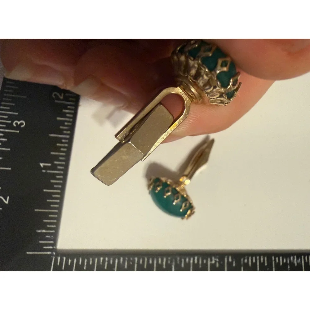 Vintage Gold Tone Green Cabochon Cufflinks Ornate Gallery Setting Toggle Back
